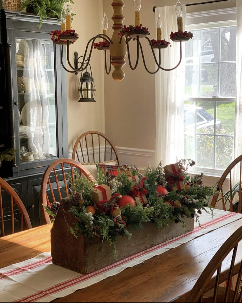 Rustic Farmhouse Christmas Decorating Ideas - Bricks 'n Blooms with Stacy Ling