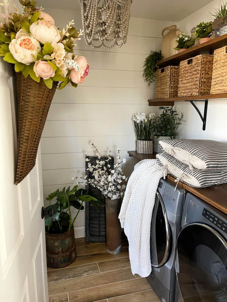 10 BEST ITEMS TO HAVE IN A LAUNDRY ROOM - StoneGable