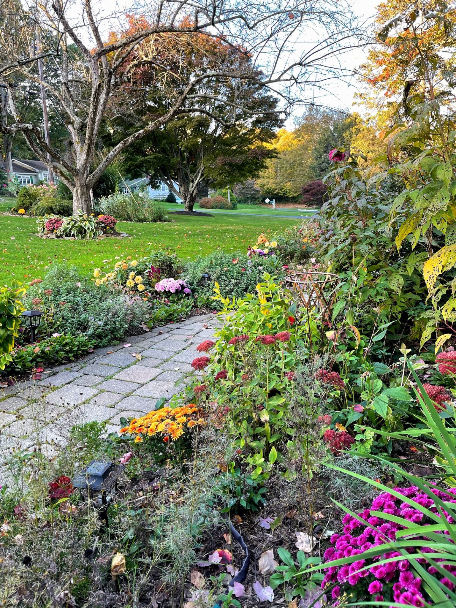 10 Essential Fall Garden Chores to Prepare for Next Year's Bloom ...