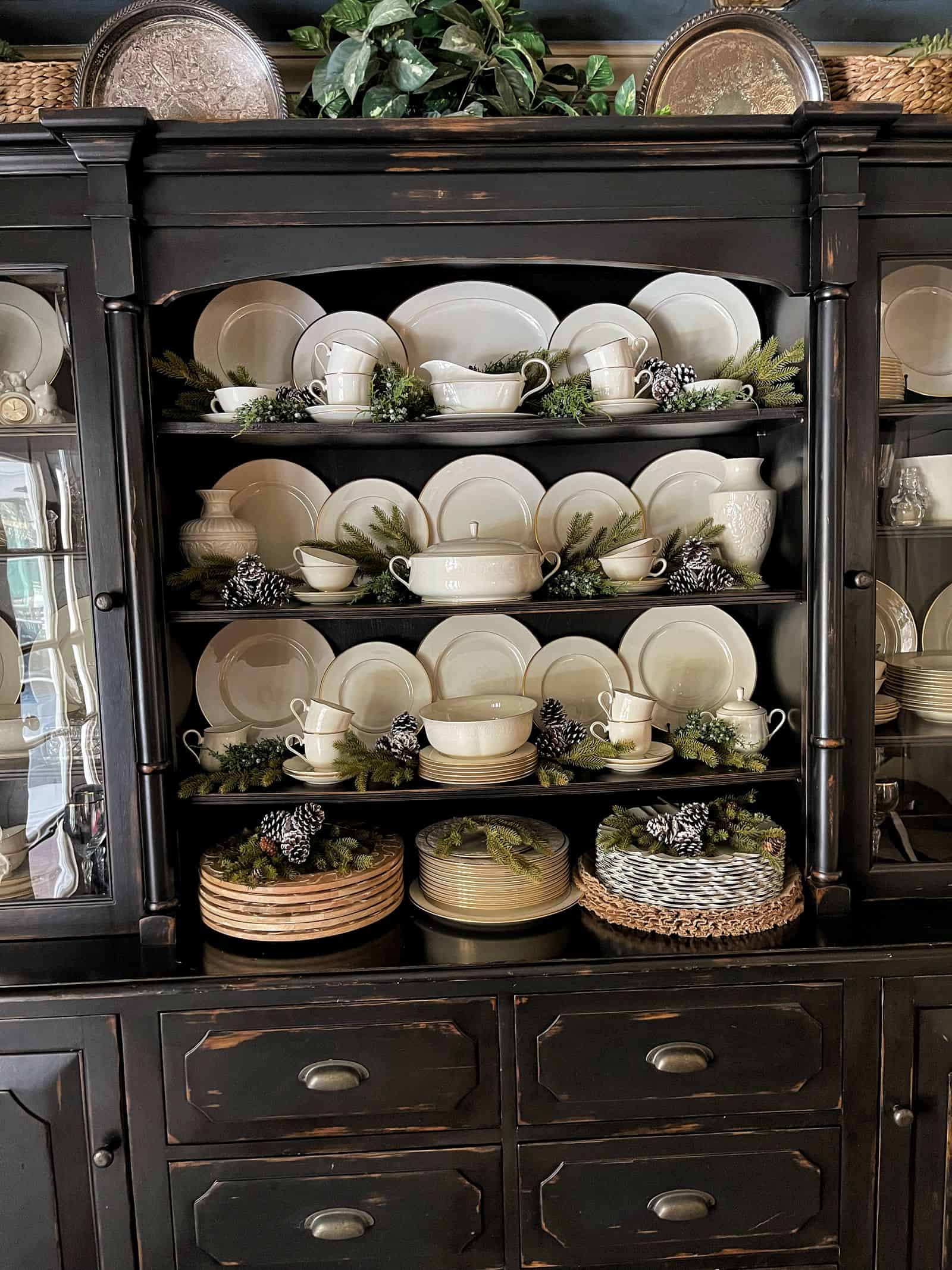 How to Arrange a China Cabinet Hutch: Everything You Need to Know - Stacy  Ling