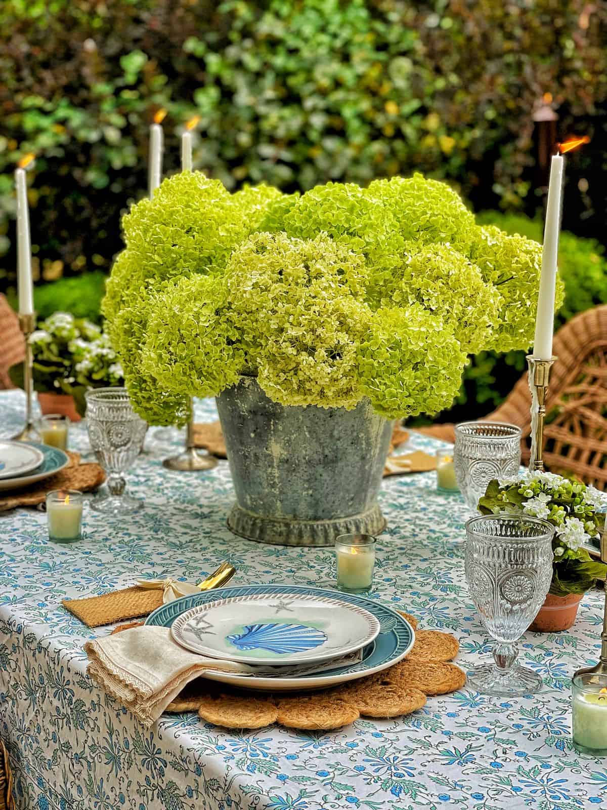 20 Summer Centerpiece Ideas That Complete Your Table Setting