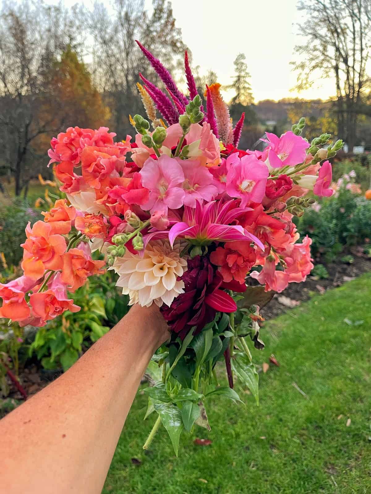 How to Make Flowers Last Longer in Vase - Keep Cut Flowers Fresh