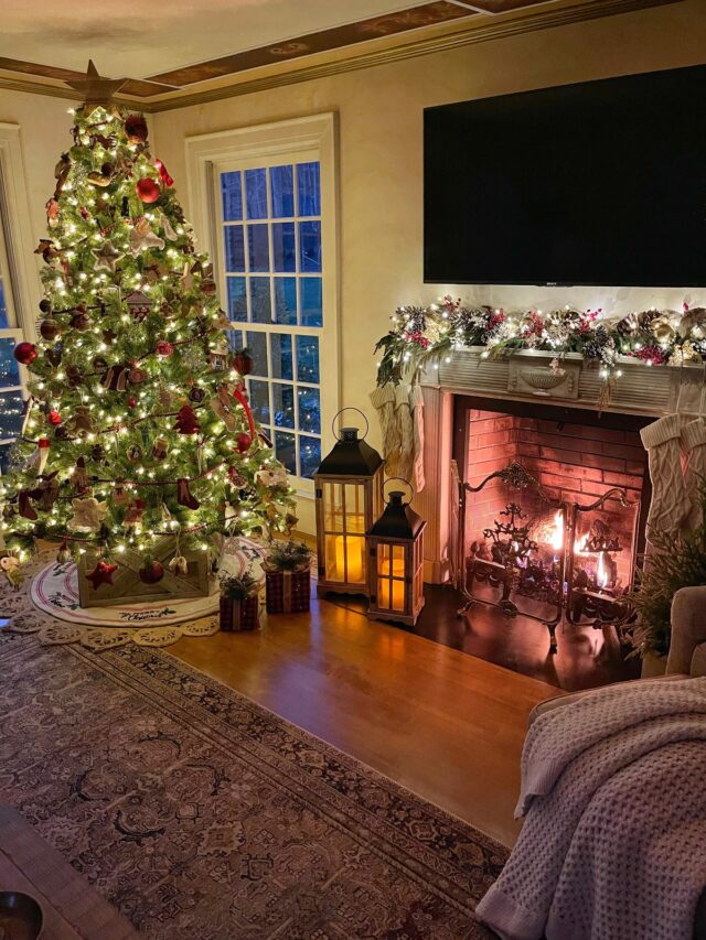 Cozy Christmas Lights Ideas for the House Tour - Bricks 'n Blooms with ...