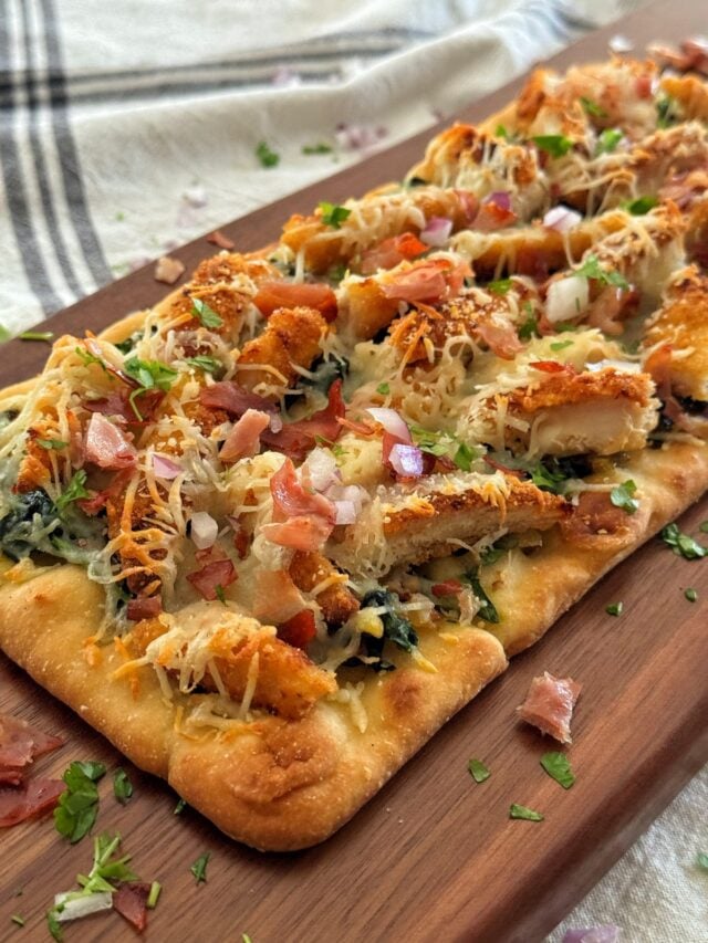 Best Chicken Spinach Flatbread Pizza Recipe (Easy Weeknight Dinner