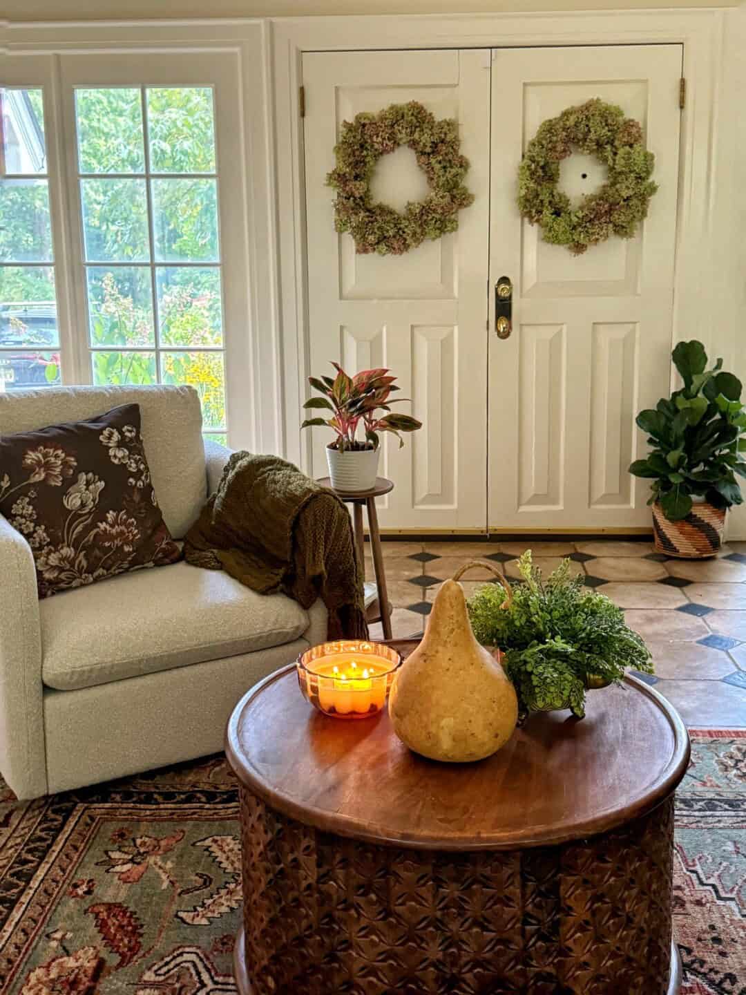 Cozy Cottagecore Living Room in Fall: A Guide to Rustic Charm | Bricks ...